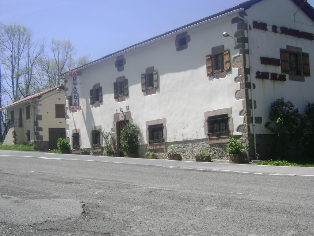 Hostal Venta San Blas Almándoz Exterior foto